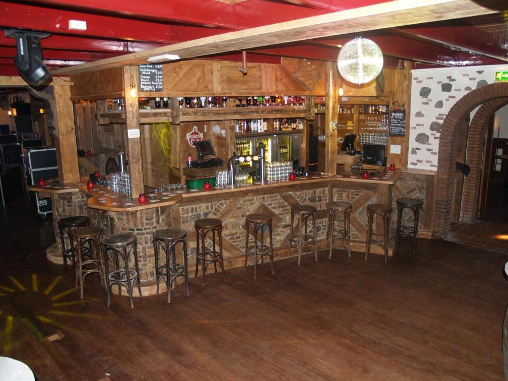 Hotel Onder De Linden Роден Экстерьер фото