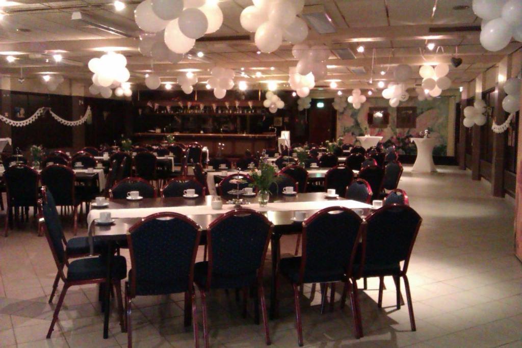 Hotel Onder De Linden Роден Экстерьер фото